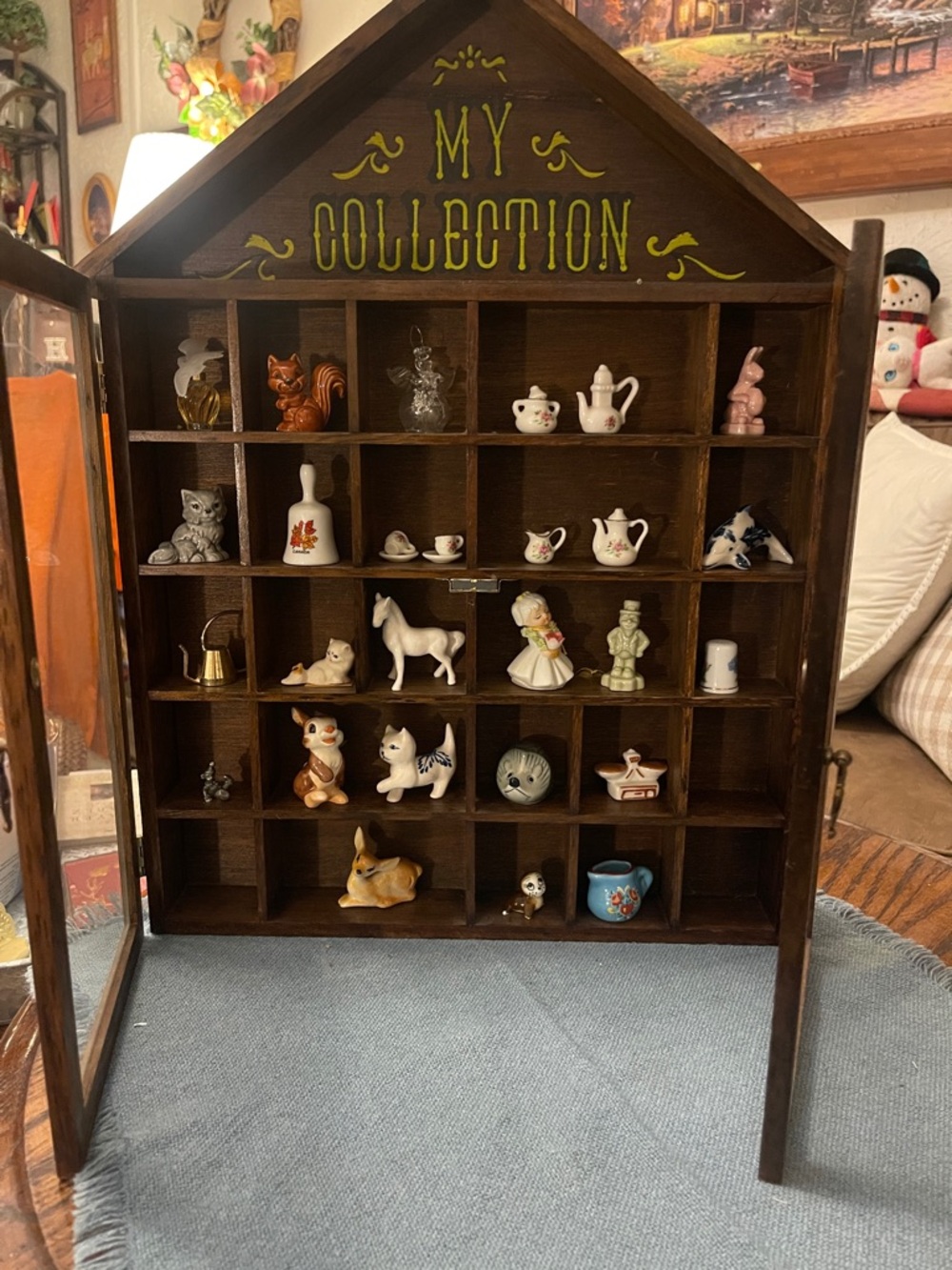 Vintage My Collection By Enesco Wooden Miniature Display Cabinet & 27 pieces - Picture 2 of 9